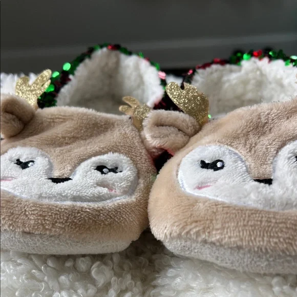 Reindeer Sequin Slippers Size 7 - Picture 12 of 14